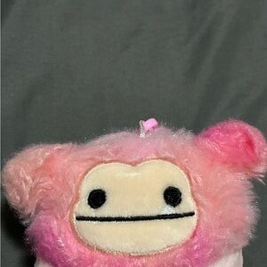 Caparinne the Pink Bigfoot Yeti Squishmallows Clip 3.5 Inch Fast SHIP